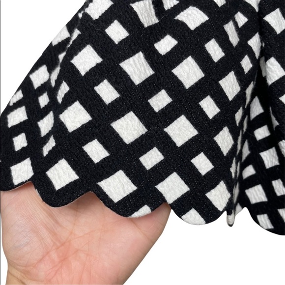 ANTHRO Postmark Sleeveless Peplum White and Blk Top/Blouse - Picture 2 of 5